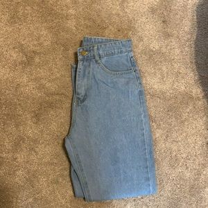 Size small light colored shein jeans.